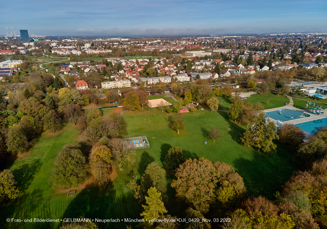 03.11.2022 -  Ostparksee mit Umgebung in Neuperlach